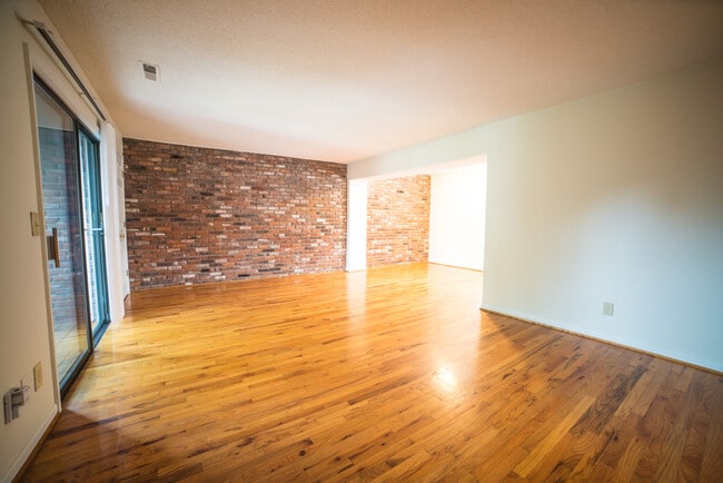 4012 Oak St, Unit 64111 in Kansas City, MO - Foto de edificio - Building Photo
