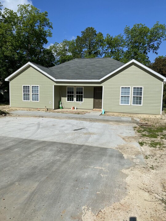 2208 Thornhill Rd in Tifton, GA - Building Photo