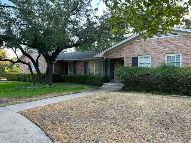 property at 2331 Lake Air Dr