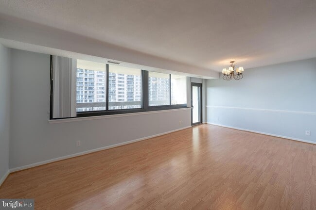 5501 Seminary Rd, Unit 1113S in Falls Church, VA - Building Photo - Building Photo