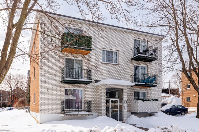 590 Lartigue Rue in Laval, QC - Building Photo - Primary Photo