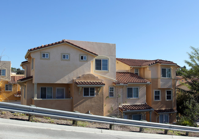 Las Flores Village in San Marcos, CA - Foto de edificio - Building Photo