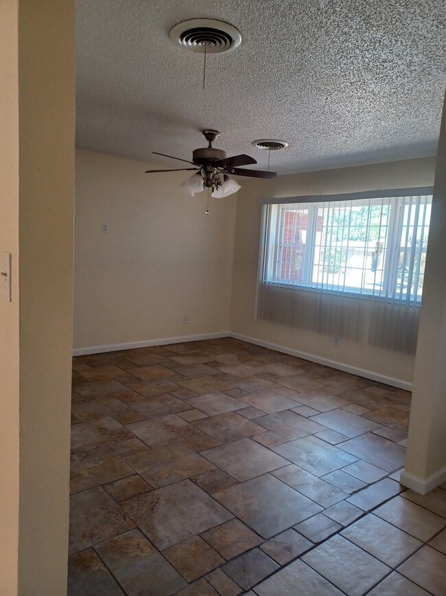 120 Sandy Ln in Clovis, NM - Building Photo - Building Photo