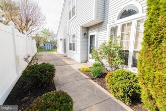 239 Oakridge Dr in Langhorne, PA - Building Photo - Building Photo