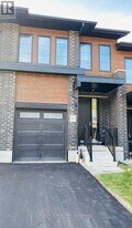 915 Robert Ferrie Dr in Kitchener, ON - Building Photo
