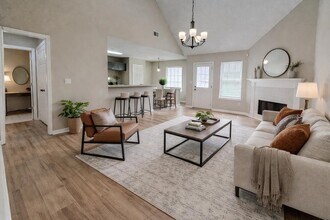 5457 Sundale Way S in Memphis, TN - Building Photo - Building Photo