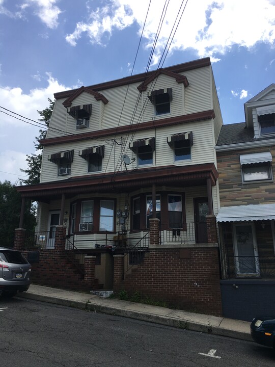 405 N. 2nd St, Unit Apt 2 in Minersville, PA - Building Photo