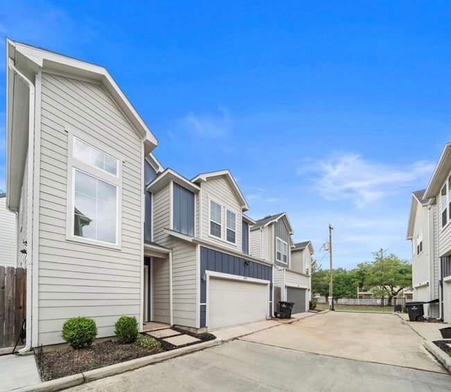 1257 W Tidwell Rd in Houston, TX - Building Photo - Building Photo