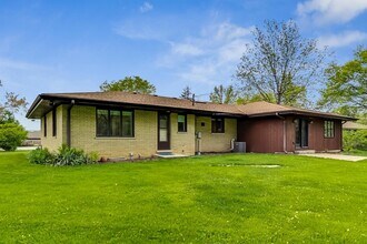 6027 Lincoln Ave in Lisle, IL - Building Photo - Building Photo