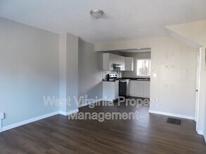 200 Lewis St in Oak Hill, WV - Building Photo - Building Photo