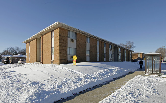 5211-5305 52nd St in Kenosha, WI - Foto de edificio - Building Photo