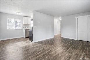 Westland Apartments in Lakewood, WA - Building Photo