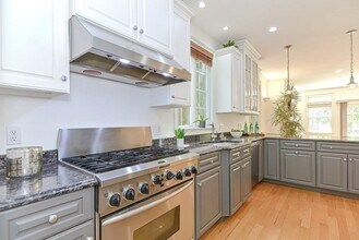 10 Lupine Rd in Natick, MA - Building Photo - Building Photo