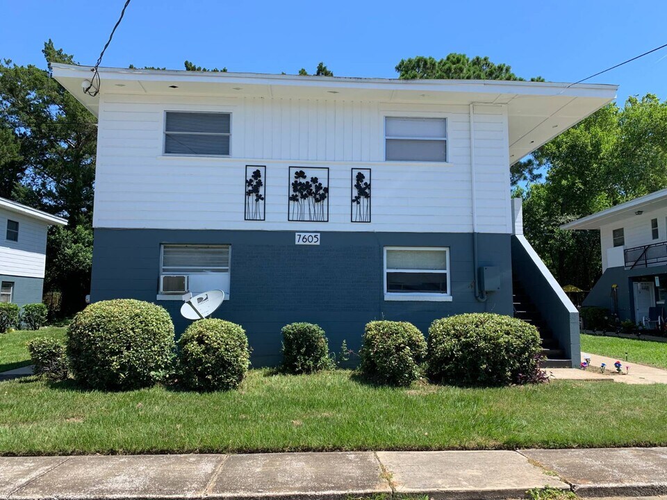 7611 Arble Dr in Jacksonville, FL - Building Photo