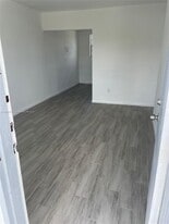 1261 NW 59th St in Miami, FL - Building Photo