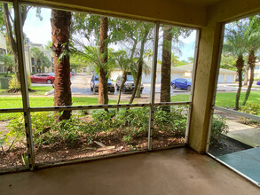 5672 Rock Island Rd in Tamarac, FL - Building Photo - Building Photo