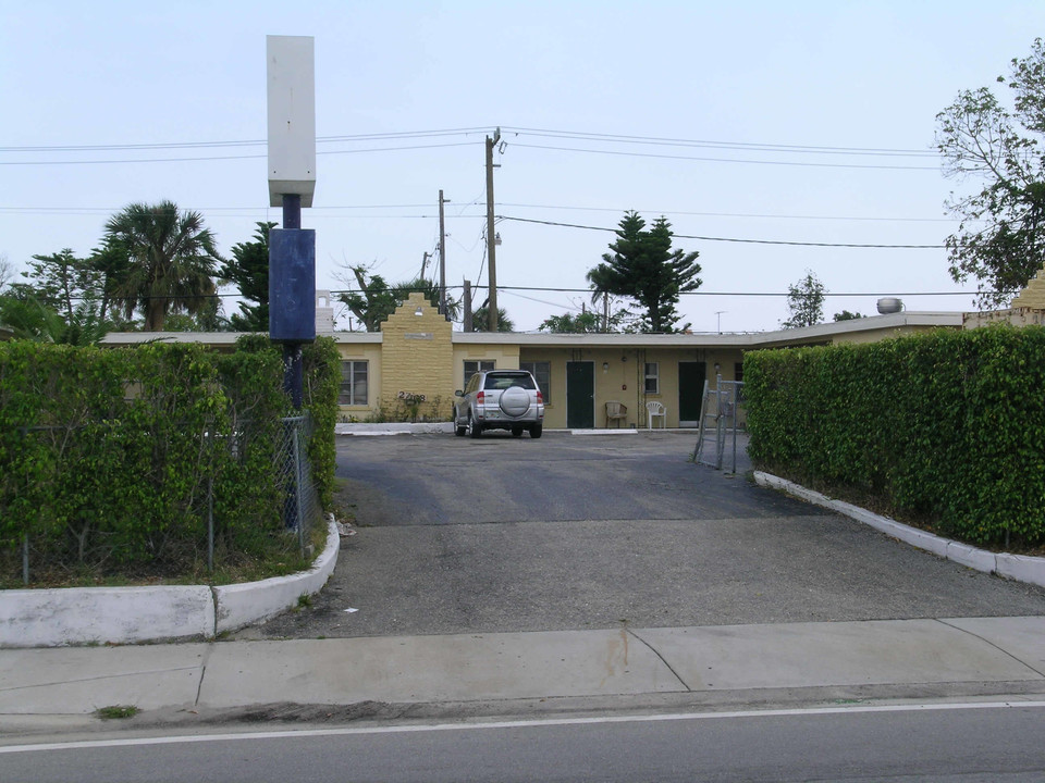 2708 Broadway in West Palm Beach, FL - Foto de edificio