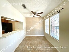 14343 Judson Rd in San Antonio, TX - Foto de edificio - Building Photo