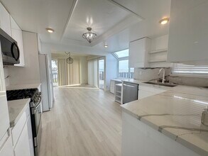 10 Sea Point Way in Pittsburg, CA - Building Photo - Building Photo