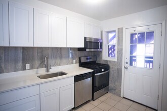 2428 W Berwyn Ave in Chicago, IL - Building Photo - Building Photo
