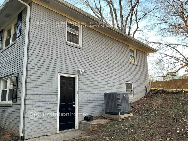 3558 Pine Needle Dr SW in Marietta, GA - Foto de edificio - Building Photo