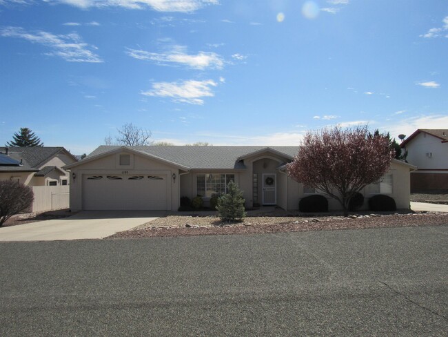 1195 Buena Vista E in Dewey, AZ - Foto de edificio - Building Photo