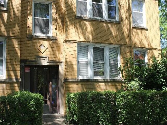 3700 W. Cornelia in Chicago, IL - Foto de edificio