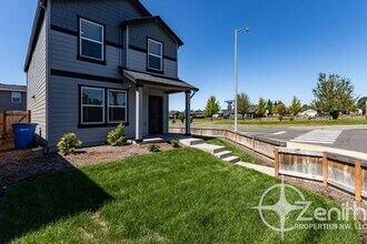 1454 NW 20th Ave in Battle Ground, WA - Foto de edificio - Building Photo