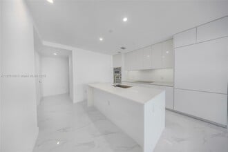 700 NE 24th St in Miami, FL - Building Photo - Building Photo
