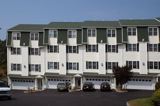 Cedarwood Estates Condominiums in Middleton, MA - Foto de edificio - Building Photo