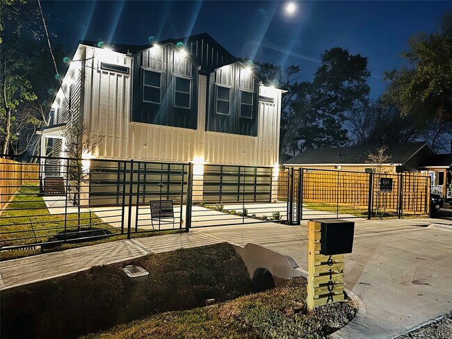 property at 610 E 41st St