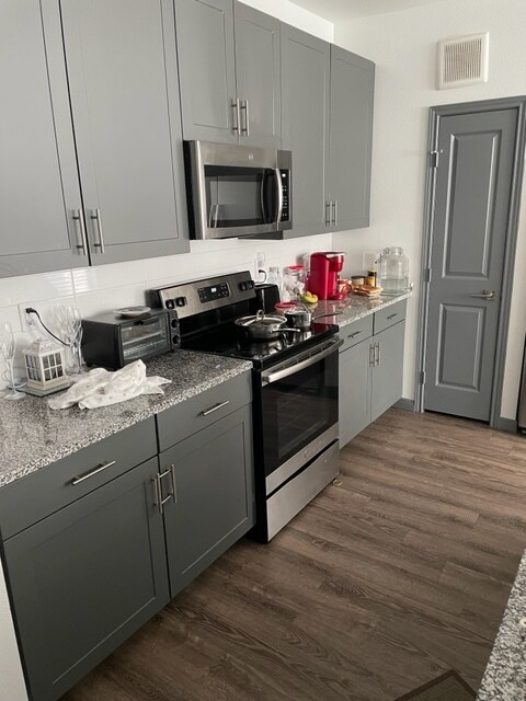 671 Honeysuckle Ln in Cedar Hill, TX - Building Photo