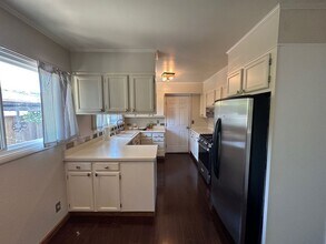 2601 Fleetwood Dr in San Bruno, CA - Building Photo - Building Photo