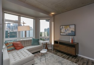O2 in Seattle, WA - Foto de edificio - Building Photo