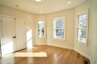 75 Wareham St, Unit 1 in Medford, MA - Foto de edificio - Building Photo