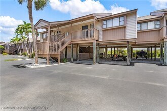 7596 Captains Harbor Dr in Bokeelia, FL - Foto de edificio - Building Photo