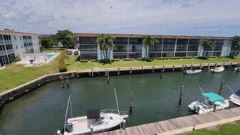 131 Doolen Ct in North Palm Beach, FL - Building Photo