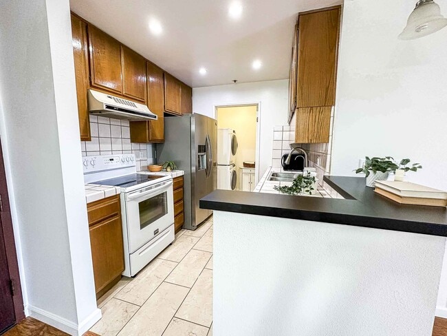 222 S Central Ave in Los Angeles, CA - Building Photo - Building Photo