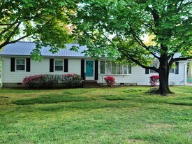 306 Commerce St in Hurlock, MD - Building Photo