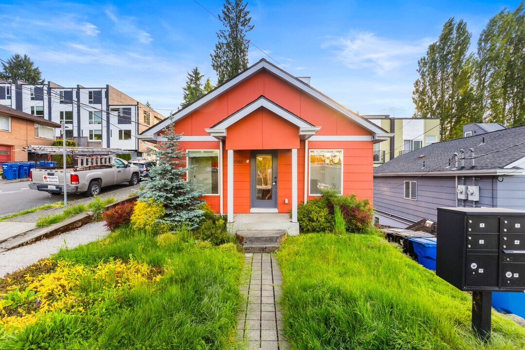 5061 37th Ave S in Seattle, WA - Building Photo