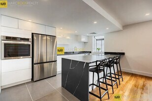 22 Parkman St in Brookline, MA - Building Photo