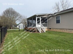 119 Sharons Way in East Flat Rock, NC - Building Photo - Building Photo
