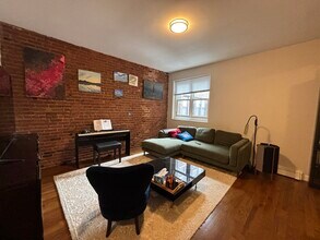 17 Stearns Rd, Unit 4 in Brookline, MA - Building Photo - Building Photo