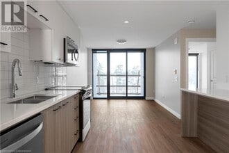 194 Erb St. W in Waterloo, ON - Building Photo - Building Photo