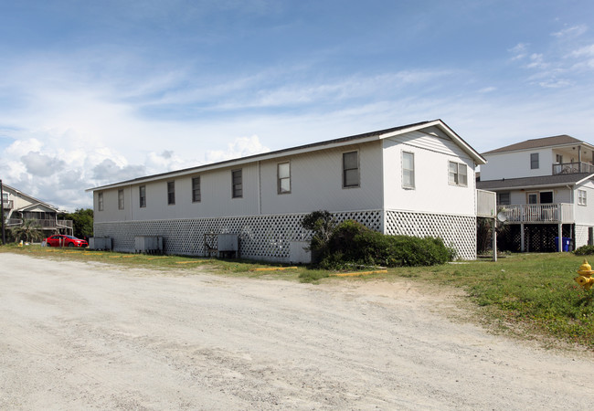 The Courtyard in Oak Island, NC - Building Photo - Building Photo