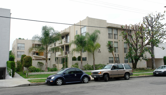 Valley Wilshire in Sherman Oaks, CA - Building Photo - Primary Photo