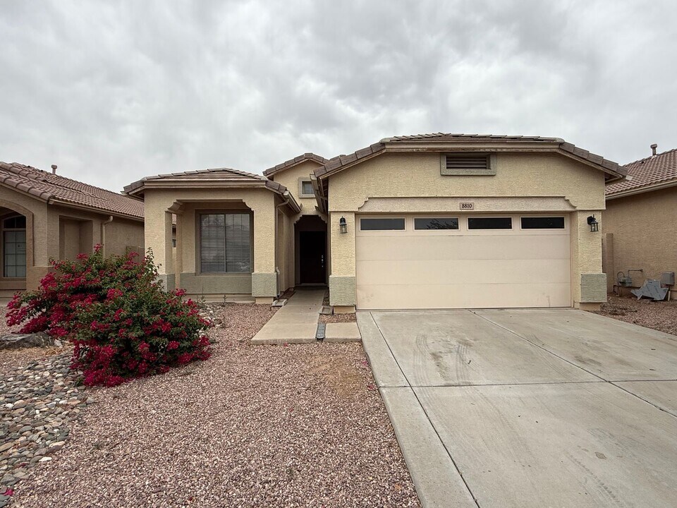 8810 W Hilton Ave in Tolleson, AZ - Building Photo