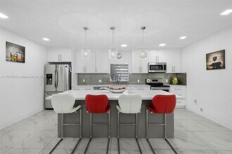14030 NW 5th Ave in Miami, FL - Foto de edificio - Building Photo