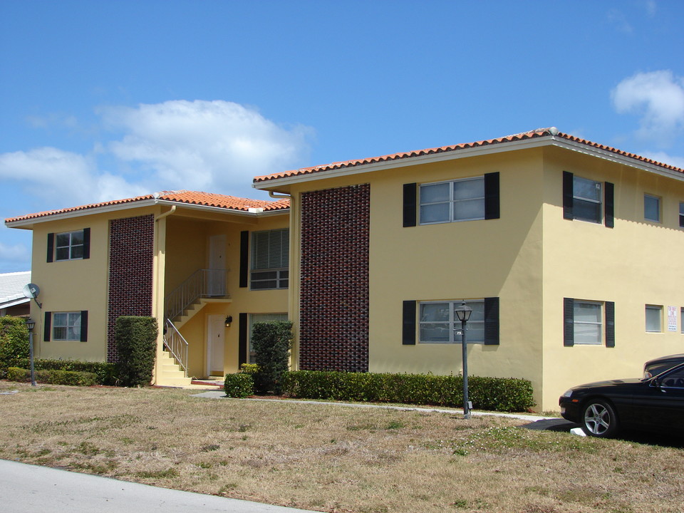 2750 19th Ave in Lighthouse Point, FL - Building Photo