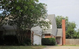 911 Leisure Dr in Midwest City, OK - Building Photo